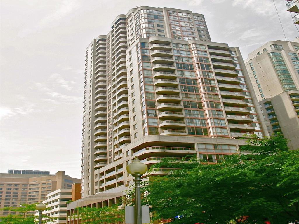 Canada Suites On Bay, Established 1998 Торонто Экстерьер фото